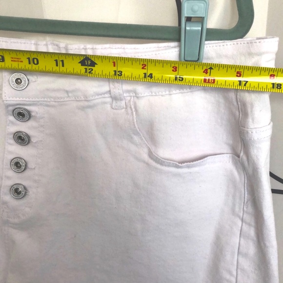 White Button Fly Denim Shorts White Jeans Mid Waisted size XXL - Picture 8 of 10